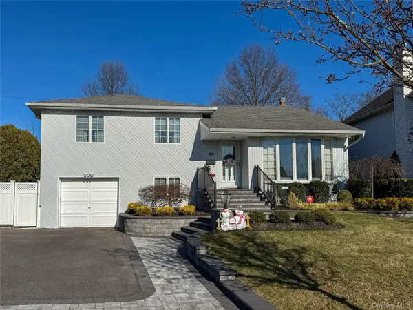 28 Garden Circle, Syosset, NY 11791