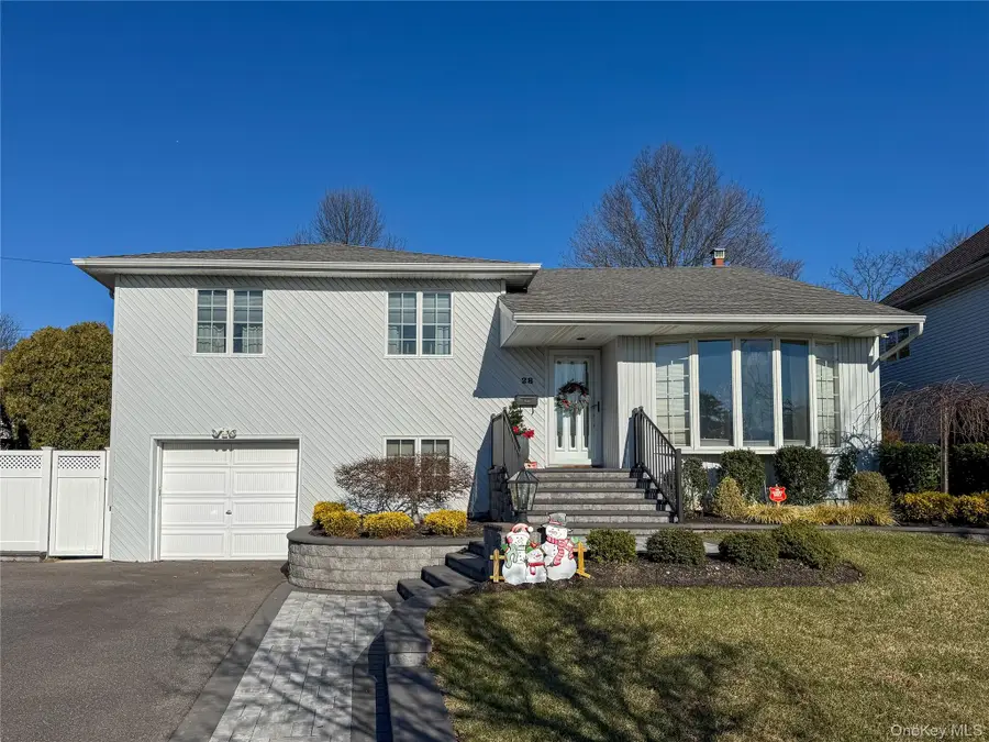 28 Garden Circle, Syosset, NY 11791 - Image #2