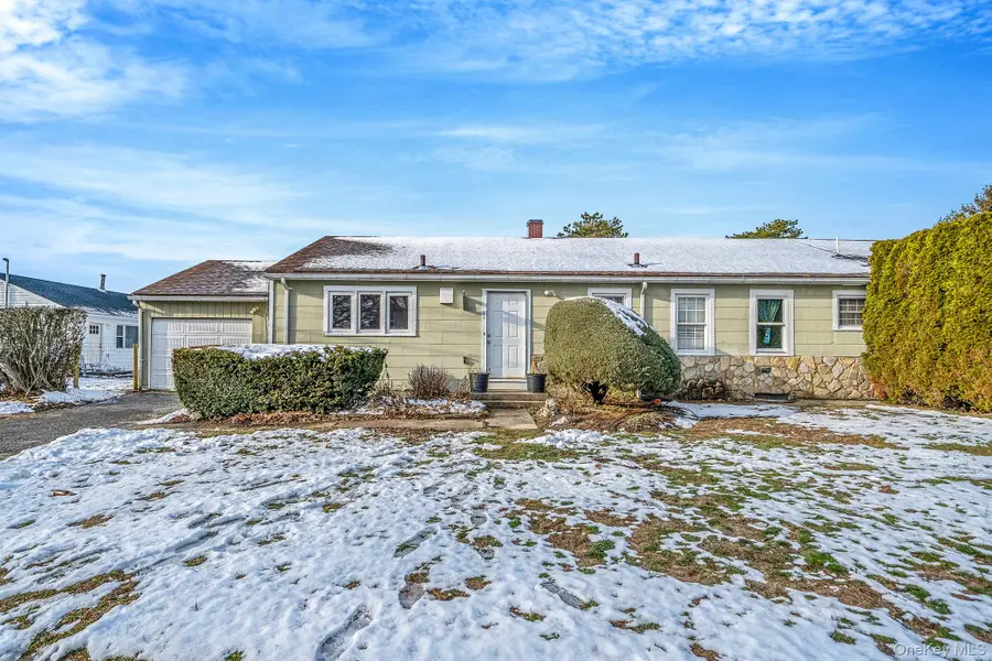 741 Hamilton Avenue, Westhampton Beach, NY 11978 - Image #2