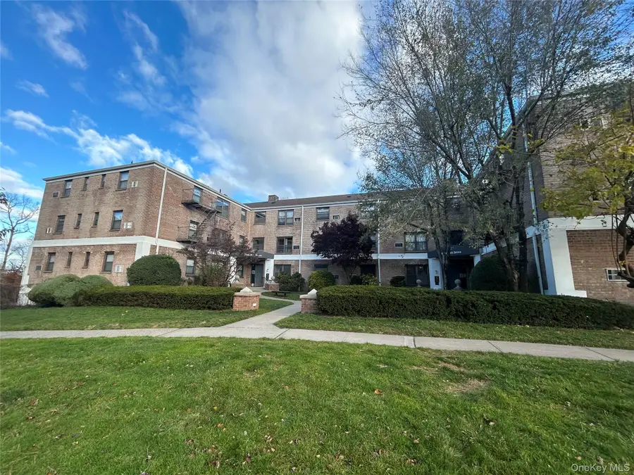 6 West Mill Drive #1E, Great Neck, NY 11021 - #2