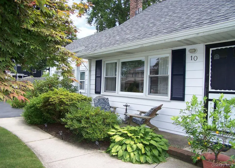 10 Clarence Street, Copiague, NY 11726 - #2