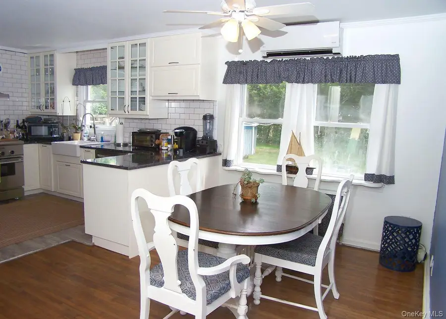 10 Clarence Street, Copiague, NY 11726 - #3