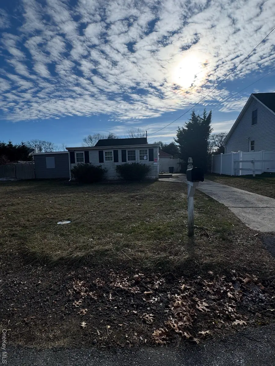 122 Manor Drive, Shirley, NY 11967 - Image #2