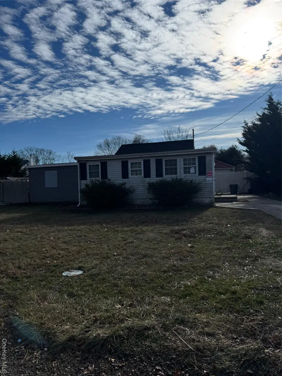 122 Manor Drive, Shirley, NY 11967 - Image #3