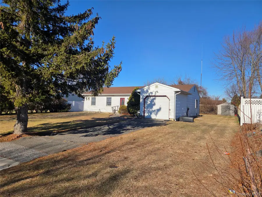 17 Thrasher Avenue, Bellport, NY 11713 - Image #2