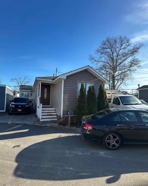 10 Elm Avenue, Bay Shore, NY 11706