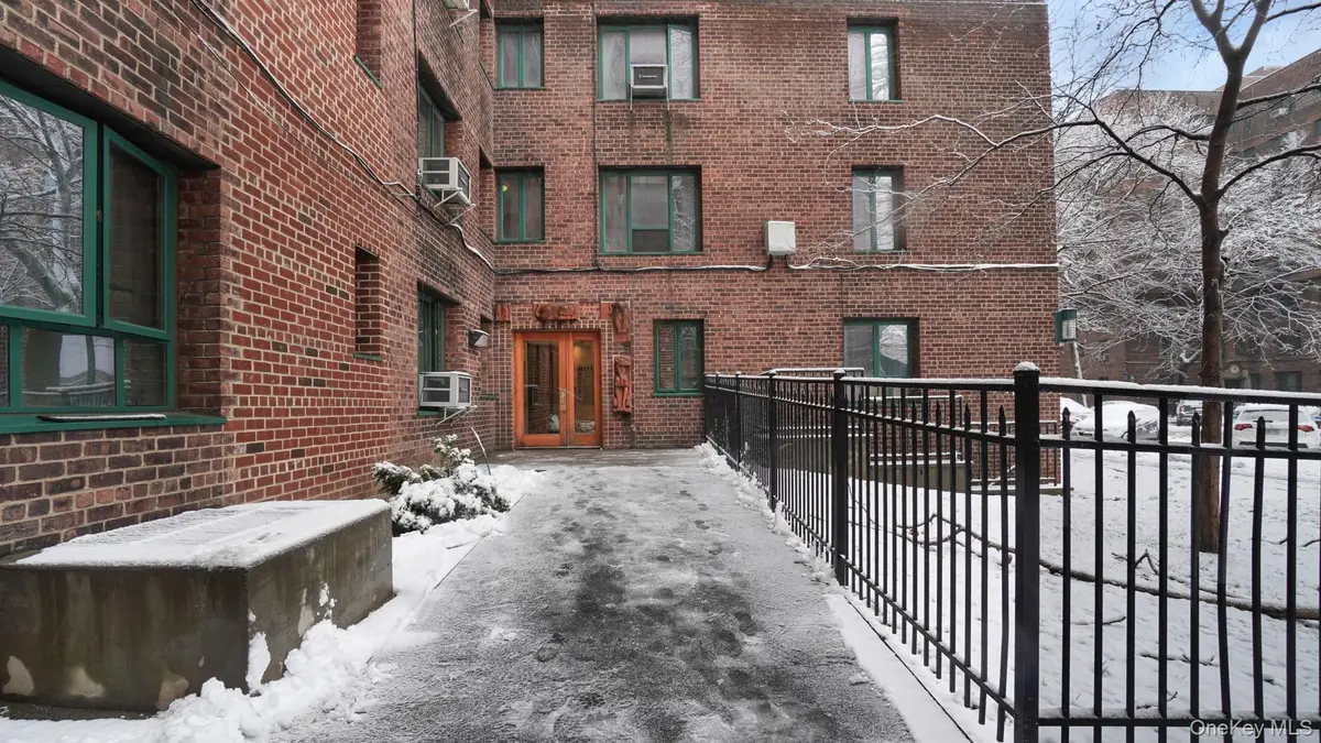 2220 E Tremont Avenue #7F, Bronx, NY 10462 - Image #1