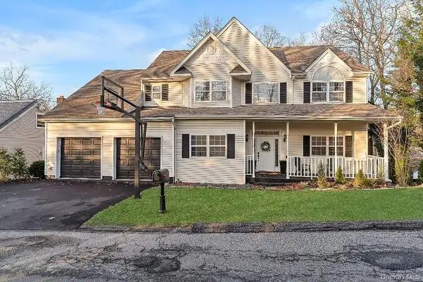 33 E Potter Lane Ne, Halesite, NY 11743