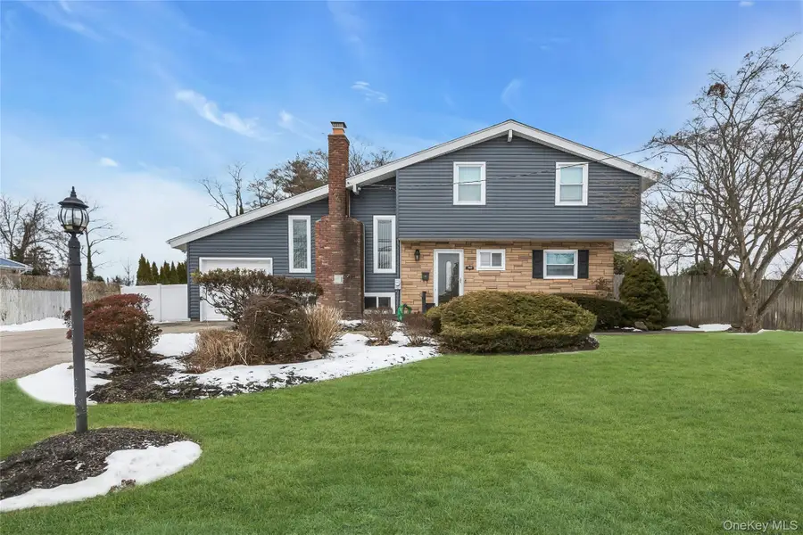 360 Locust Avenue, Oakdale, NY 11769 - Image #2