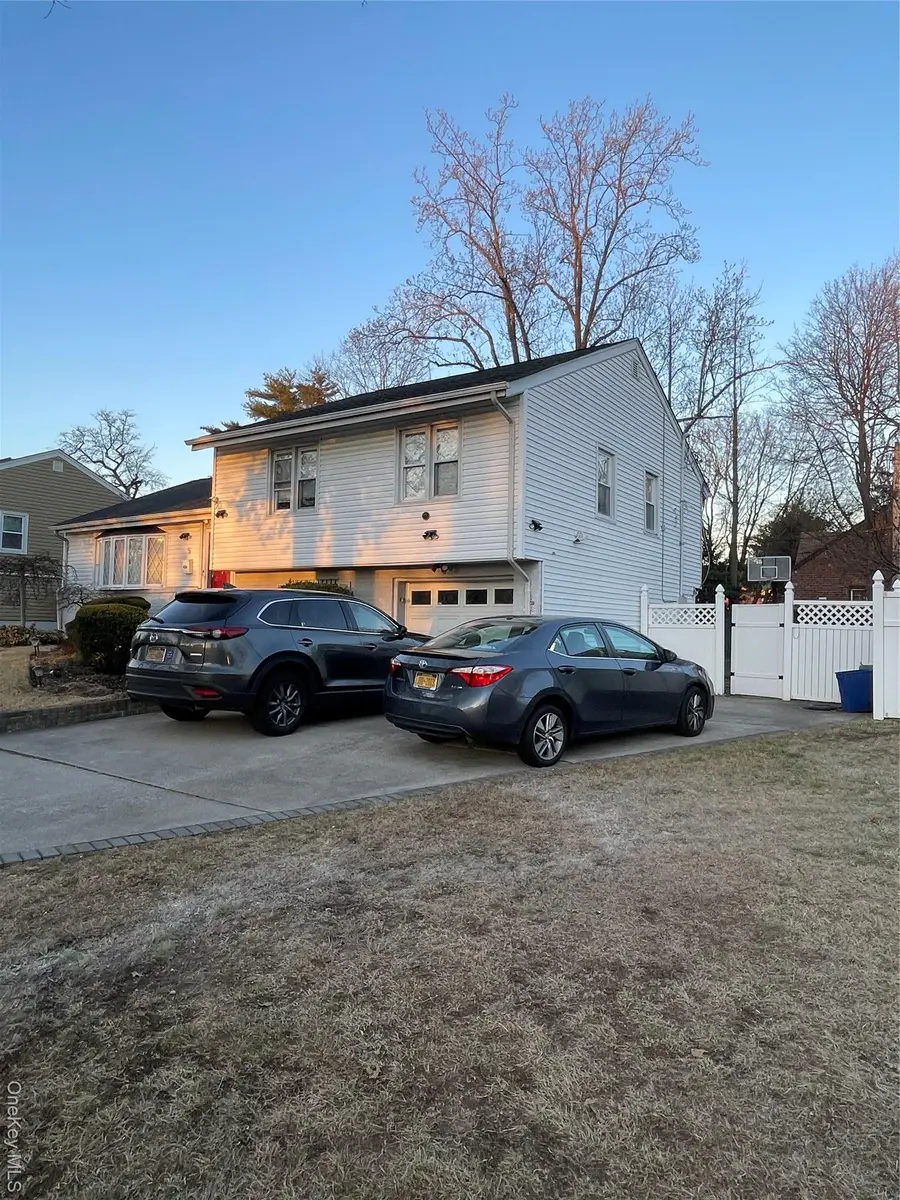 5 Talbot Drive, Westbury, NY 11590 - Image #3