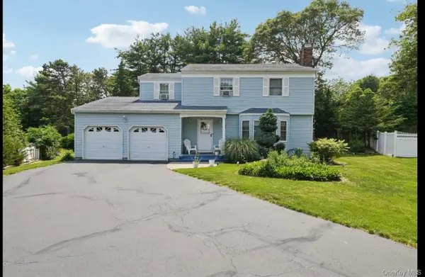 19 Sherwood Court, Ronkonkoma, NY 11779