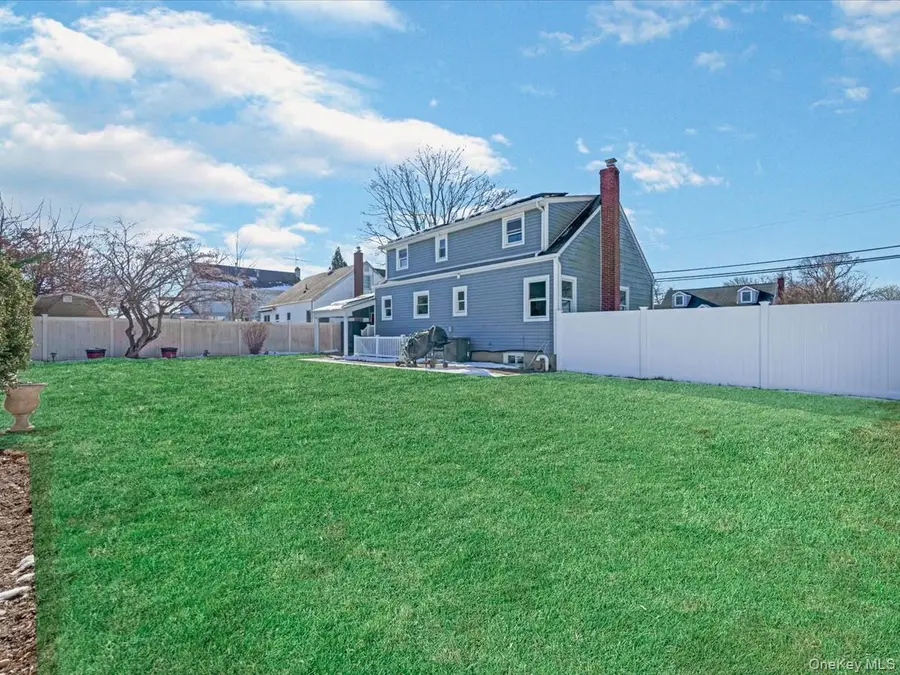181 Whittier Avenue, North Babylon, NY 11703 - Image #2
