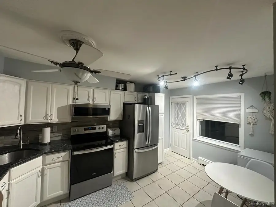 224 Farber Drive Farber #224, West Babylon, NY 11704 - Image #3