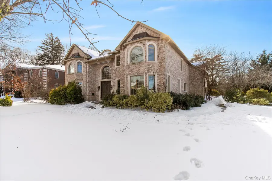 12 Knollwood Road, Roslyn, NY 11576 - #2