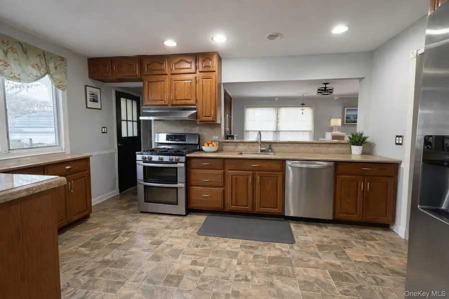 9 Katie Court, Lake Grove, NY 11755 - Image #3