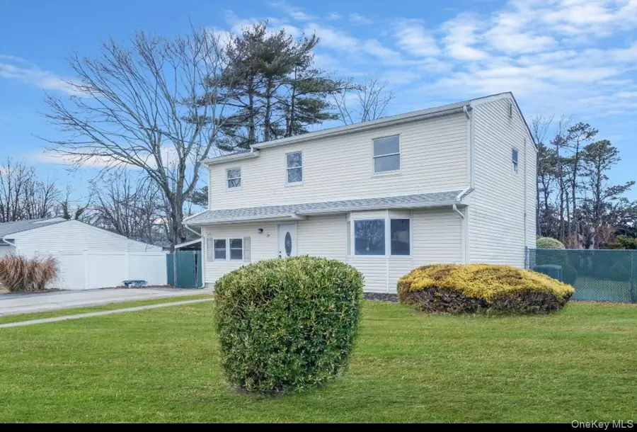 39 2nd Place, Central Islip, NY 11722 - Image #2