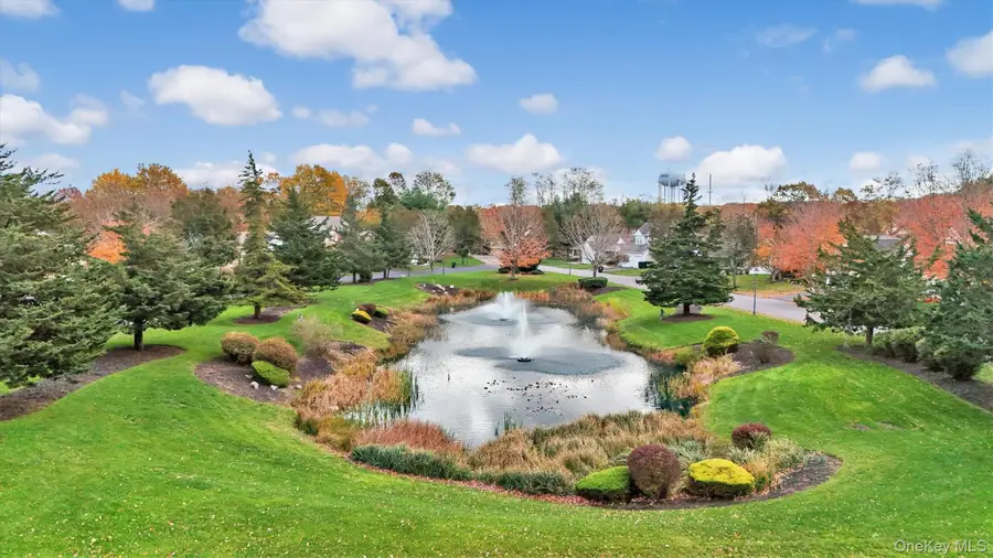 601 Pebble Beach Path, Riverhead, NY 11901 - Image #2