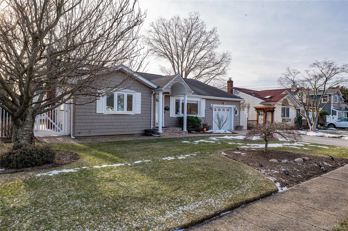 12 Ida Lane, North Babylon, NY 11703 - Image #1