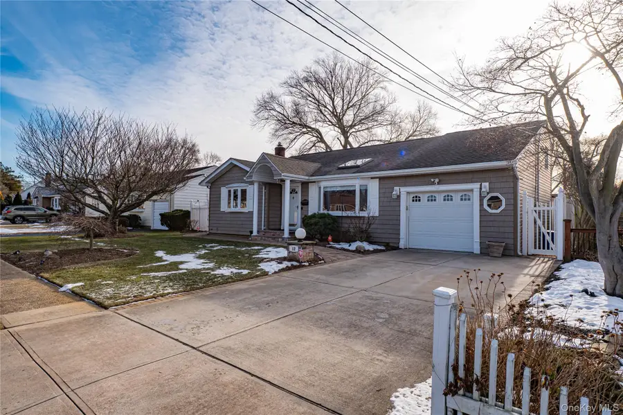 12 Ida Lane, North Babylon, NY 11703 - Image #2