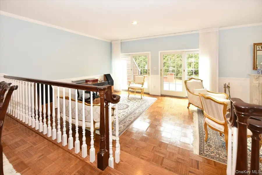 10 Southgate Circle, Massapequa Park, NY 11762 - Image #3