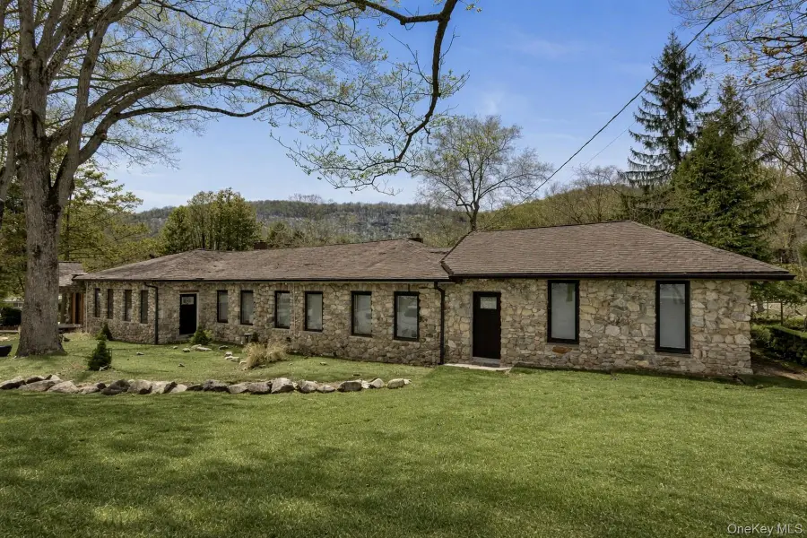21 Bird Hill Road, Tomkins Cove, NY 10986 - Image #2