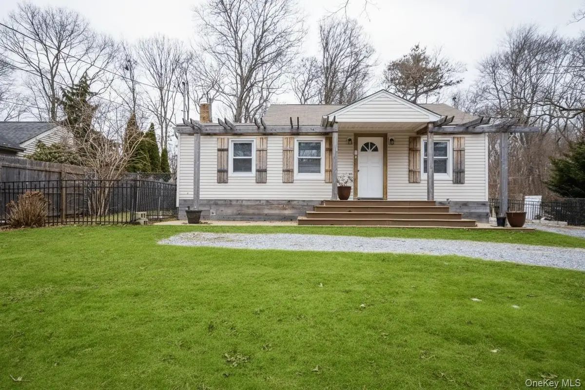 27 Cynthia Lane, Center Moriches, NY 11934 - Image #1