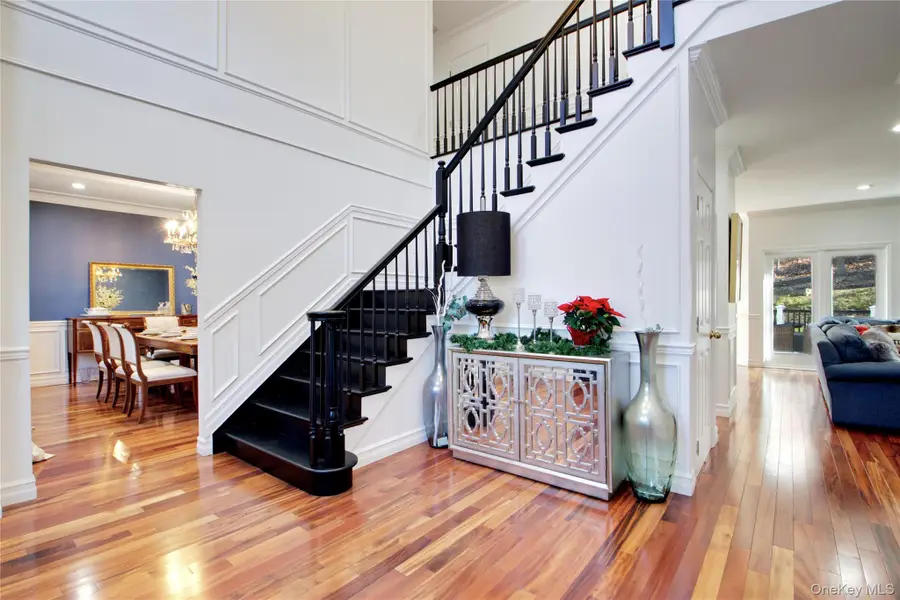 50 Davis Lane, Roslyn, NY 11576 - Image #3