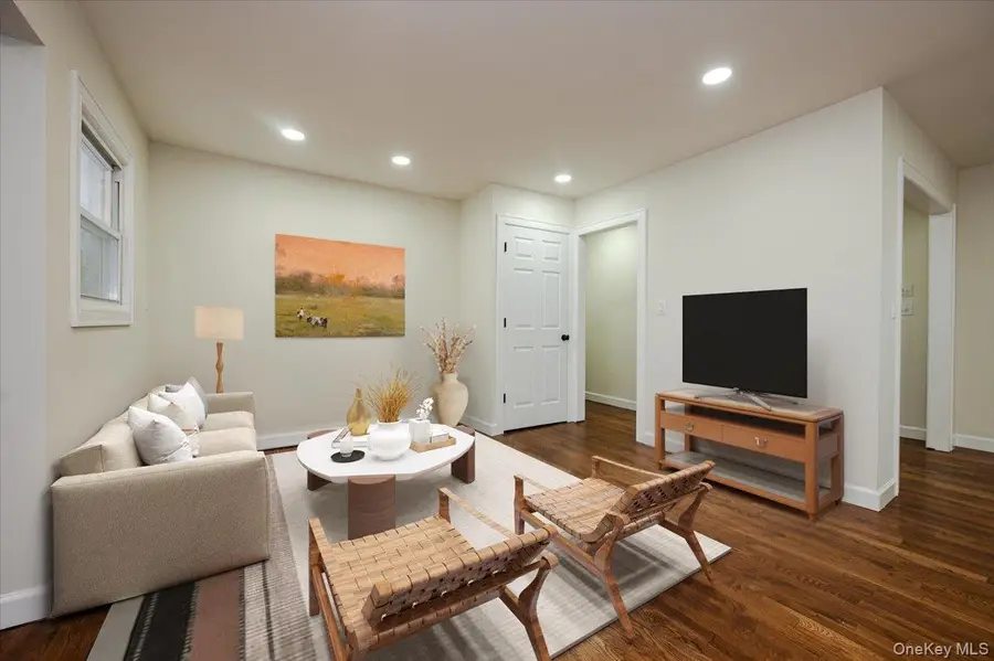 571 Center Dyre Avenue, West Islip, NY 11795 - Image #3