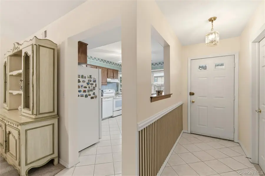 10 Hampton Way, Woodbury, NY 11797 - Image #2