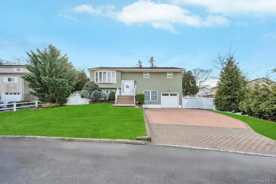 178 Missouri Avenue, Bay Shore, NY 11706 - Image #2