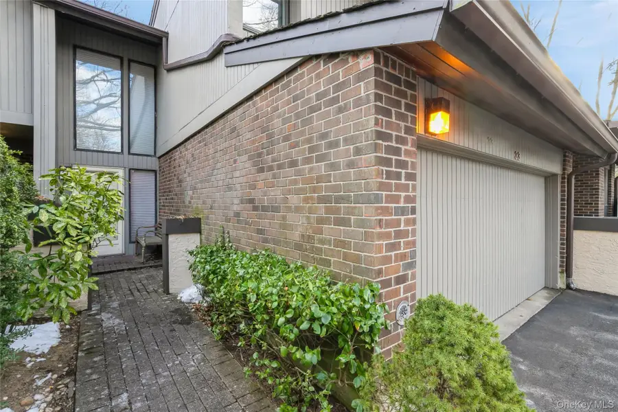 33 Club House Court #33, Jericho, NY 11753 - Image #3