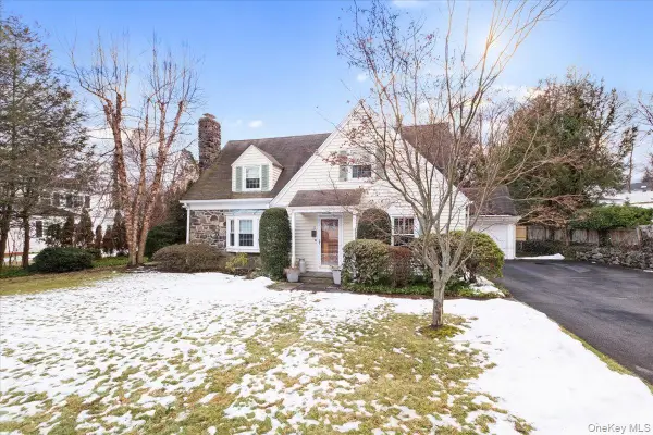 12 Stoneleigh Close, Scarsdale, NY 10583