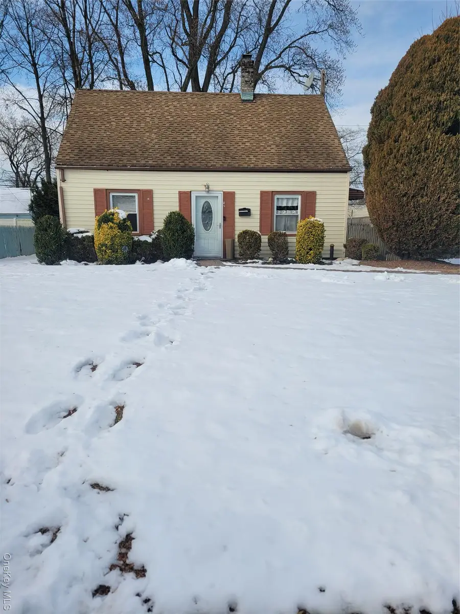 12 Garland Lane Westbury Garland Lane, Westbury, NY 11590 - Image #3
