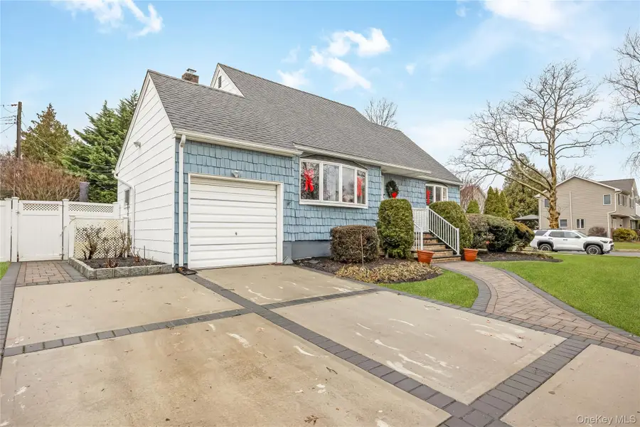 10 Roxbury Street, Farmingdale, NY 11735 - Image #3