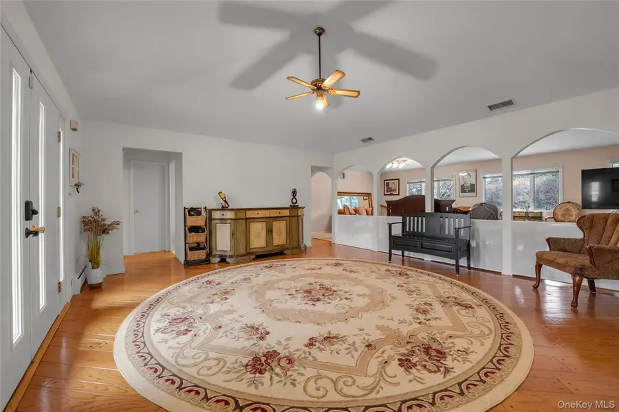 26 Julia Lane, East Northport, NY 11731 - Image #3