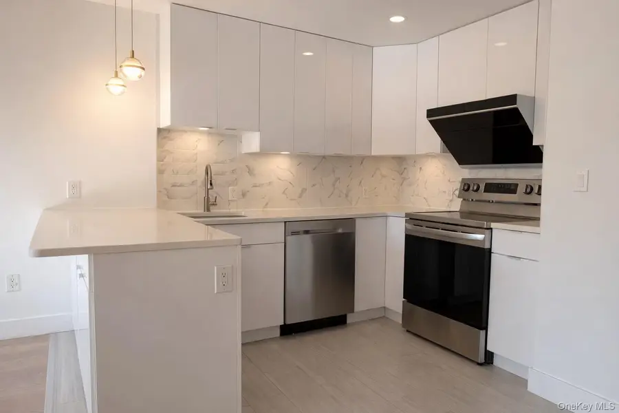 52-16 Roosevelt Avenue #2C, Woodside, NY 11377 - Image #3