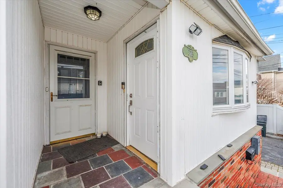 523 Bayview Avenue, Cedarhurst, NY 11516 - Image #2