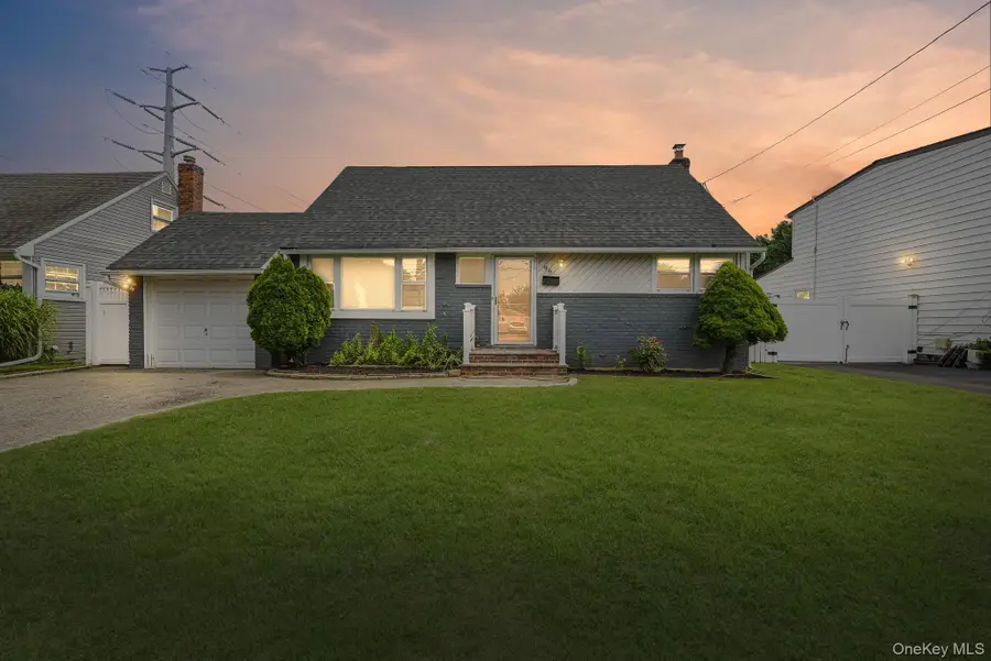 96 S Windhorst Avenue, Bethpage, NY 11714 - Image #3