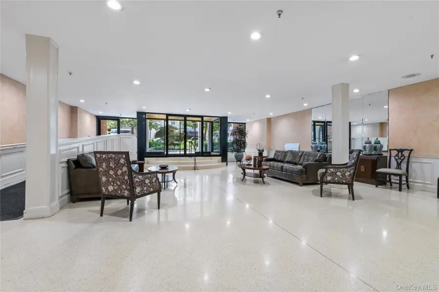 25 Chapel Place #2L, Great Neck, NY 11021 - Image #2