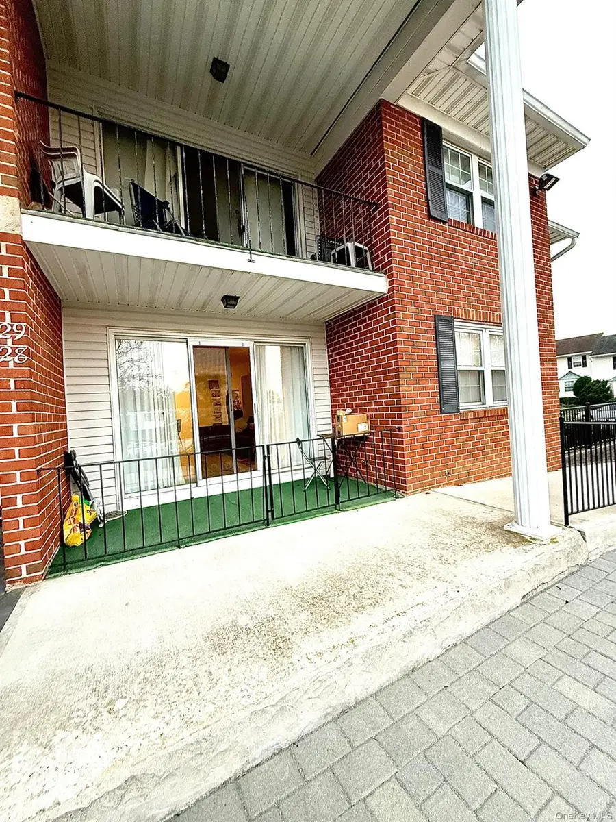 128 Santa Barbara Drive #128, Plainview, NY 11803 - Image #2