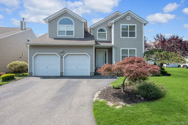 24 Spinnaker Lane #24, East Patchogue, NY 11772