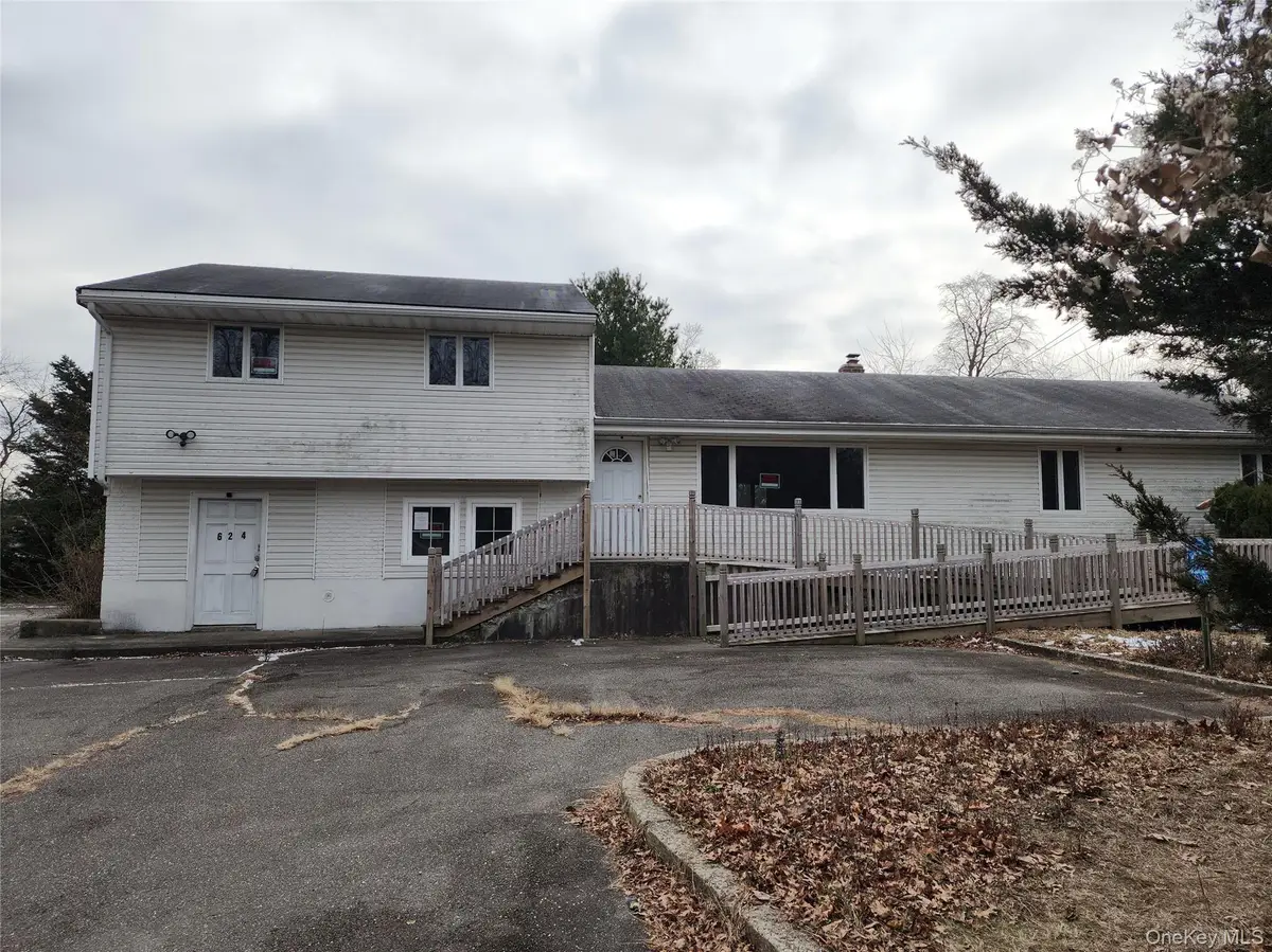 624 Montauk Highway, West Islip, NY 11795 - Image #1