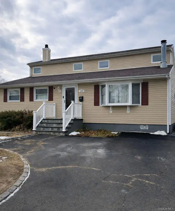 Address Withheld By Seller, Bay Shore, NY 11706