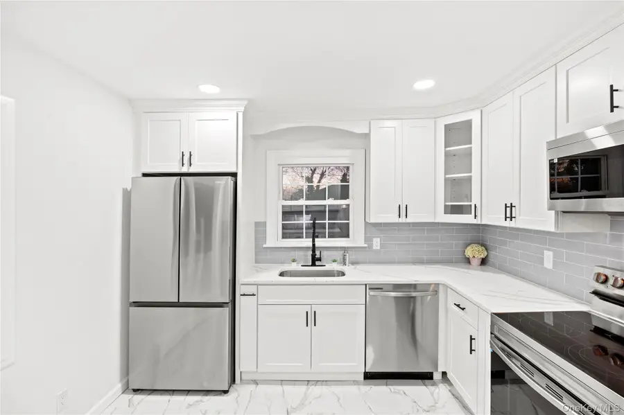 25 Lincoln Avenue, Lake Ronkonkoma, NY 11779 - Image #3