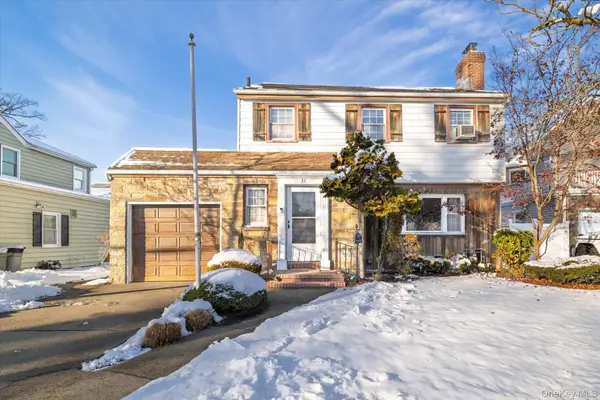 31 Alden Court, Malverne, NY 11565