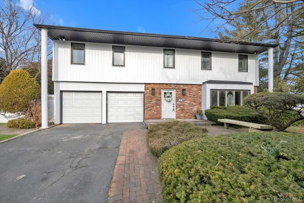 2 Joan Court, Woodbury, NY 11797