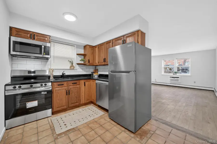 125 N Washington Avenue #1, Hartsdale, NY 10530 - Image #2