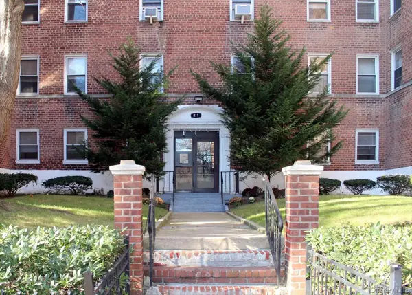 811 Bronx River Road #5A, Yonkers, NY 10708