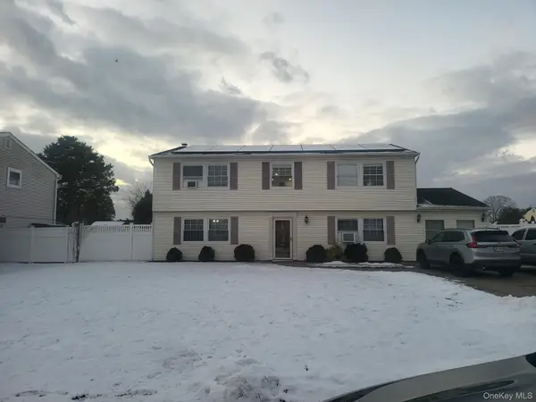 42 Rustic Ave, Medford, NY 11763