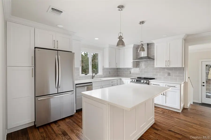 3 Adelaide Park, Center Moriches, NY 11934 - Image #2